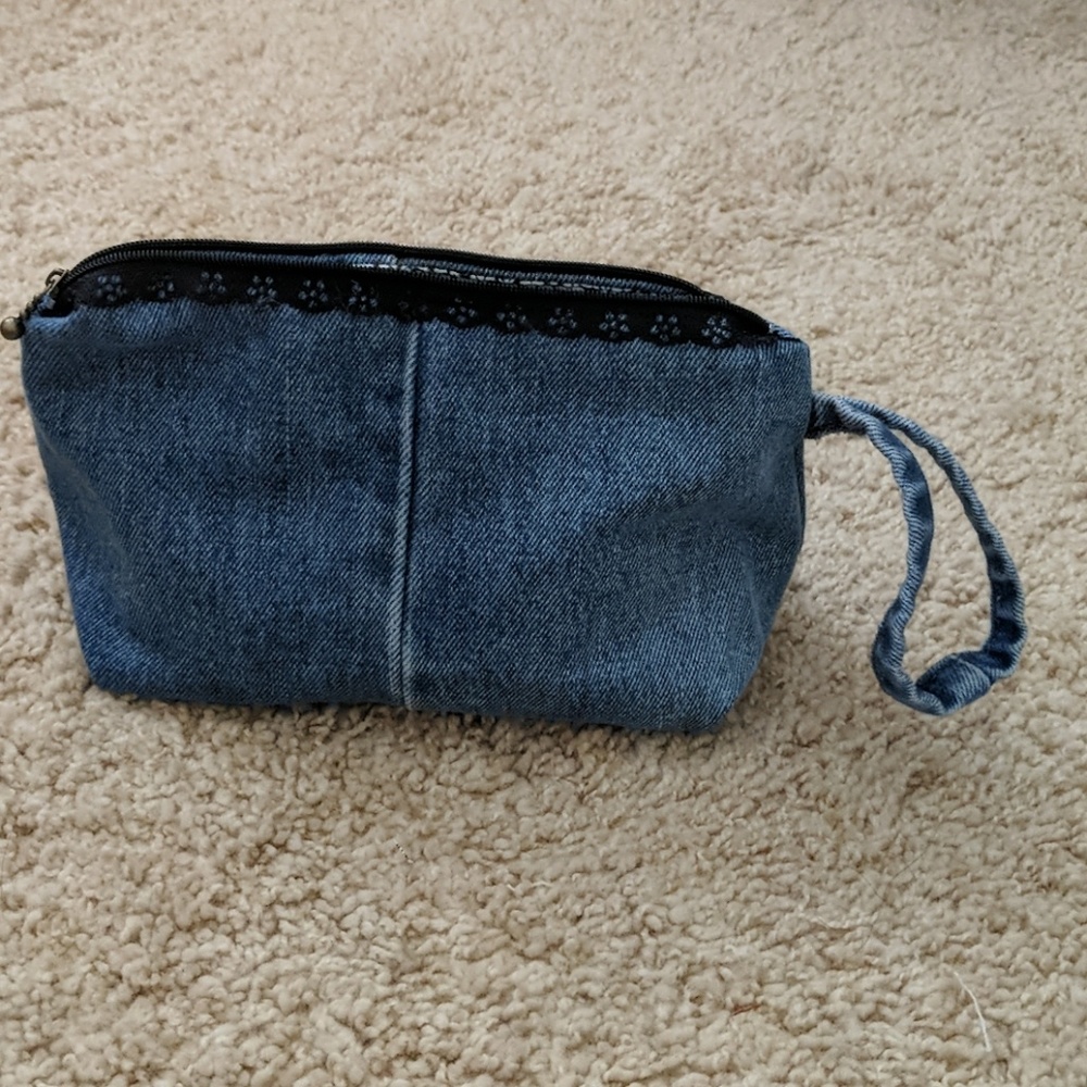 Jean Triangle Pouch